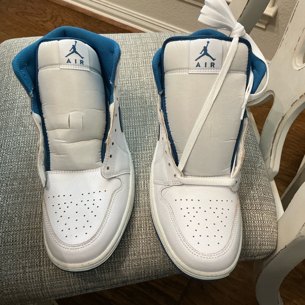 Air Jordan 1 Mid SE New in Box. Size 11 FN5215-141